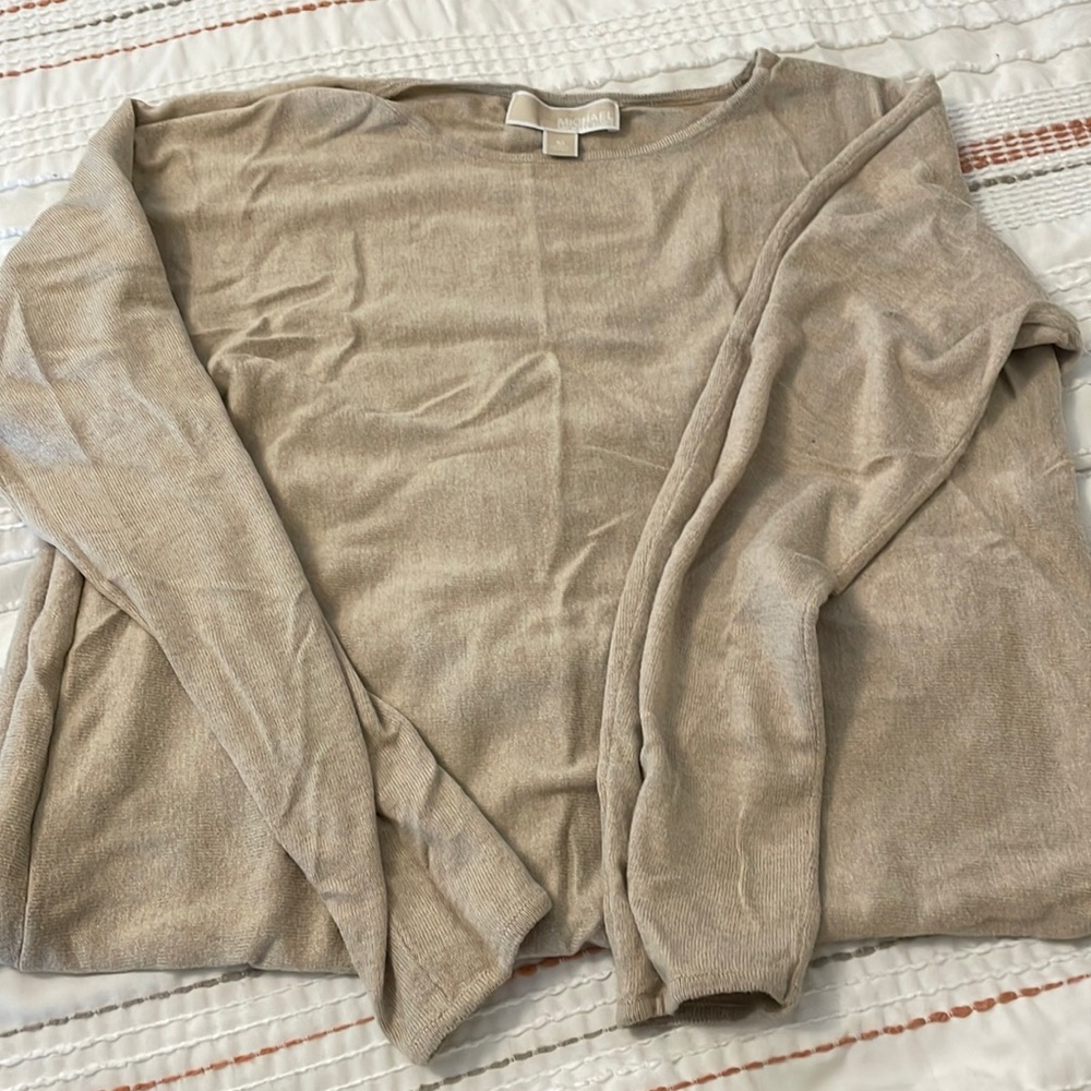 5 for $5 EUC Michael kors beige sweater. Size medium